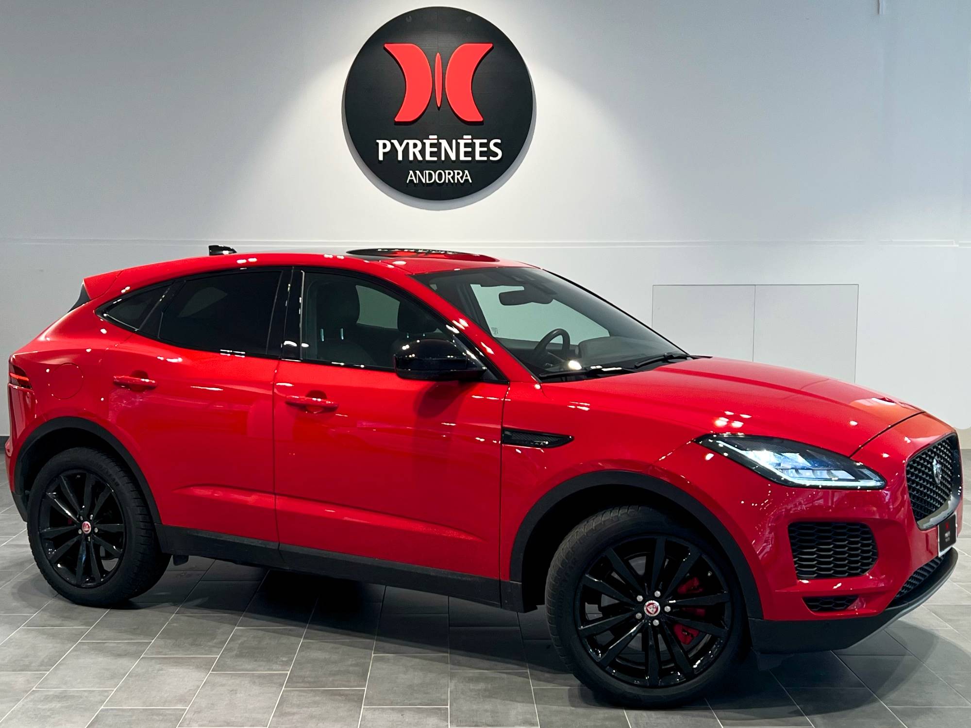 Jaguar E-Pace P200